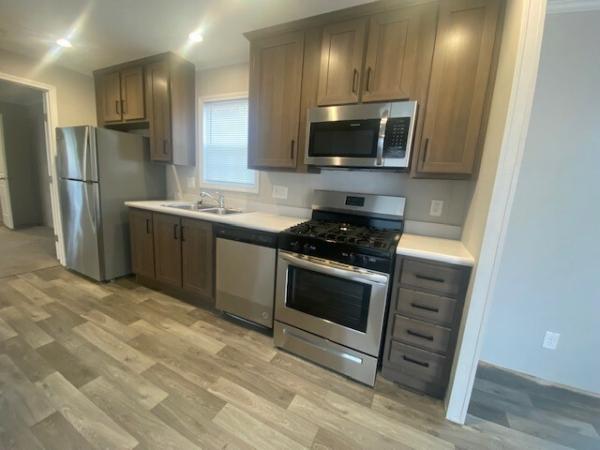 2022 Champion RA1670216 Mobile Home