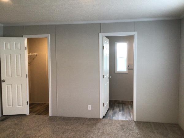 2021 Champion RA1670209 Mobile Home