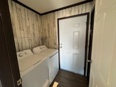 Photo 4 of 7 of home located at 28645 Parkview Flat Rock, MI 48134
