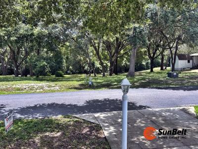 Photo 3 of 28 of home located at 6639 Shawnee Trail Leesburg, FL 34748