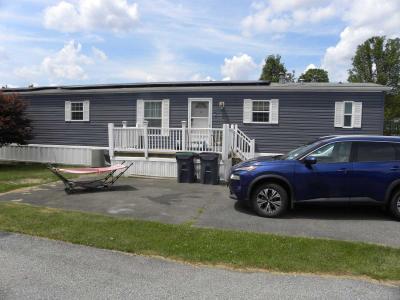 Photo 2 of 21 of home located at Lindy Loop Clifton Park, NY 12065