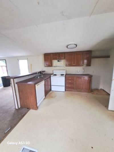 Photo 4 of 8 of home located at 36 Pine Valley Ln Flat Lick, KY 40935