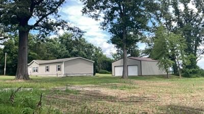 Photo 2 of 16 of home located at 45 Davis Ridge Rd Eldorado, IL 62930
