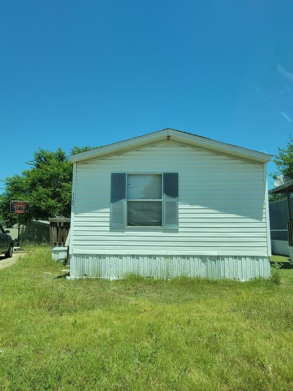 2003 Clayton Homes Community Series Mobile Home