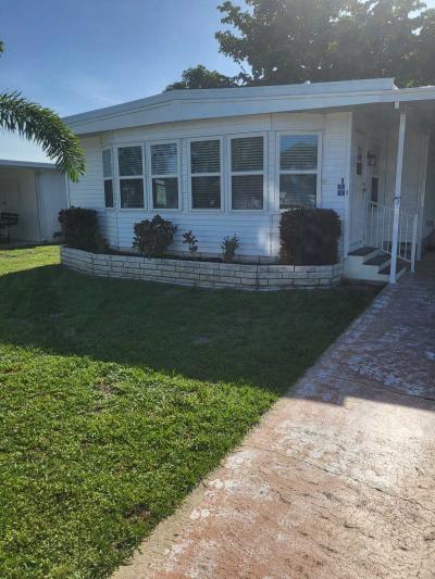 Photo 2 of 20 of home located at 1 Horizon Blvd North Fort Myers, FL 33903