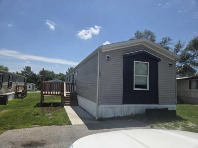 Photo 4 of 13 of home located at 8701 NE 107th Pl #120 Kansas City, MO 64157