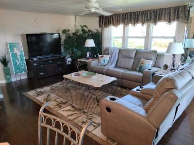 Photo 2 of 29 of home located at 475 Cardinal Lane Largo, FL 33770