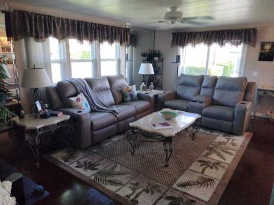 Photo 4 of 29 of home located at 475 Cardinal Lane Largo, FL 33770