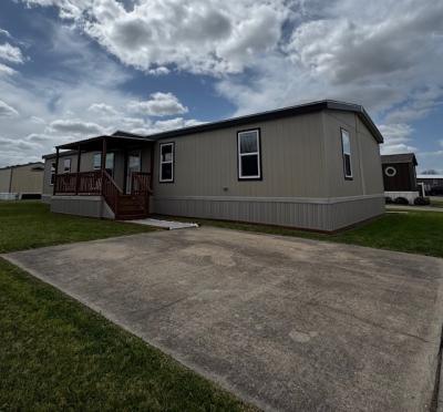 Photo 4 of 5 of home located at 2300 Ward Bend Rd Sealy, TX 77474