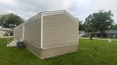 Photo 2 of 10 of home located at 31 Easy Breeze Trail Effingham, IL 62401