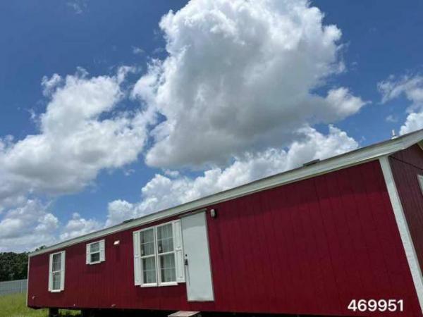 Photo 1 of 2 of home located at Solitaire Homes Of Victoria 11001 N Navarro St Victoria, TX 77904
