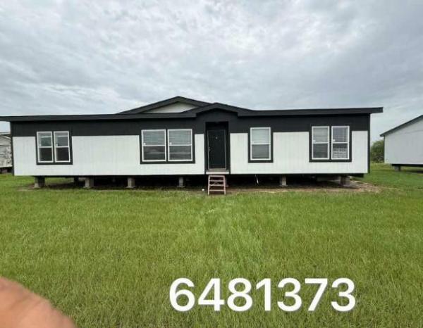 Photo 1 of 2 of home located at Manufactured Housing Consultan 14182 Us Highway 77 N Victoria, TX 77904