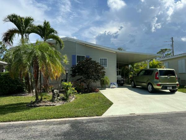 2004 T1720-4 Homes of Merit Manufactured Home