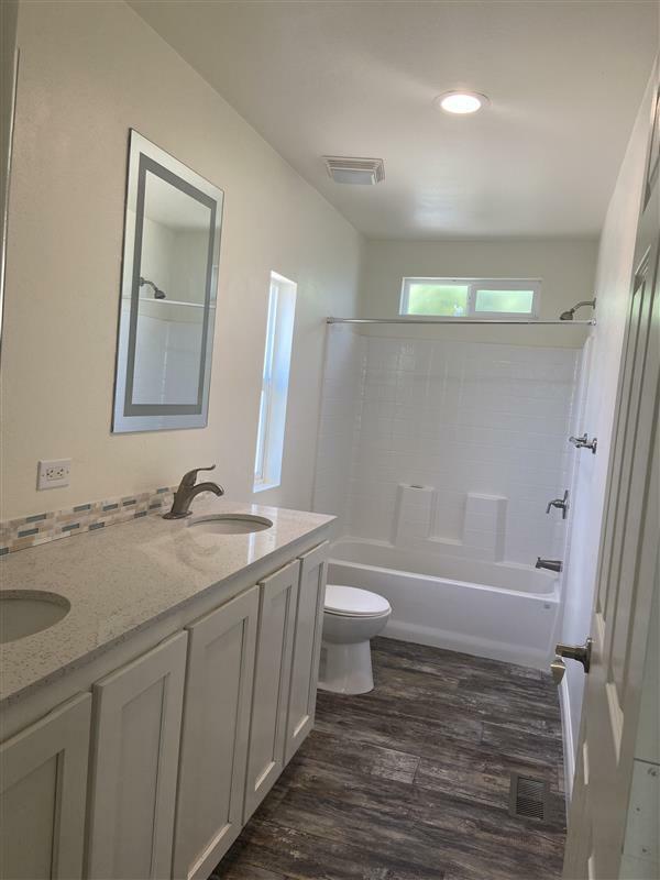 2019 Champion Redman Foundation Mobile Home