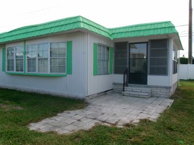 Photo 4 of 13 of home located at 7100 Ulmerton Rd - Lot 686 Largo, FL 33771
