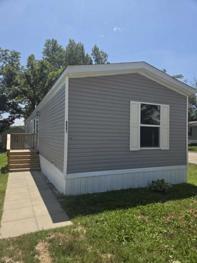 Photo 4 of 15 of home located at 8701 NE 107th Pl #42 Kansas City, MO 64157