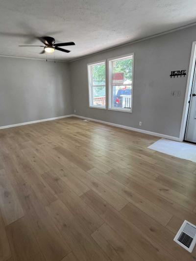 Photo 3 of 16 of home located at 3075 Dix Hwy Lincoln Park, MI 48146