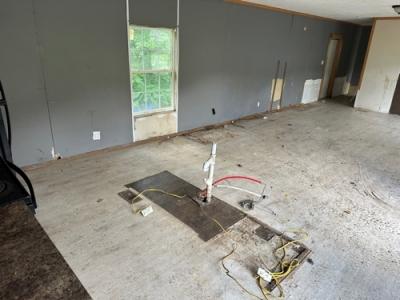 Photo 5 of 12 of home located at 8872 Meta Hwy Pikeville, KY 41501