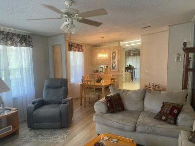 Photo 4 of 15 of home located at 113 E Hampton Dr Auburndale, FL 33823