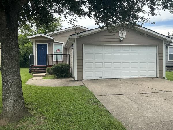 2004  Mobile Home For Rent