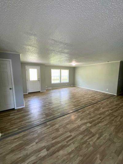 Photo 2 of 6 of home located at 401 Oakleaf Dr Saint Charles, MO 63301