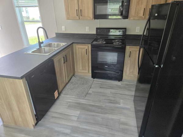 2025 Champion Aspire 1452H21081 Manufactured Home