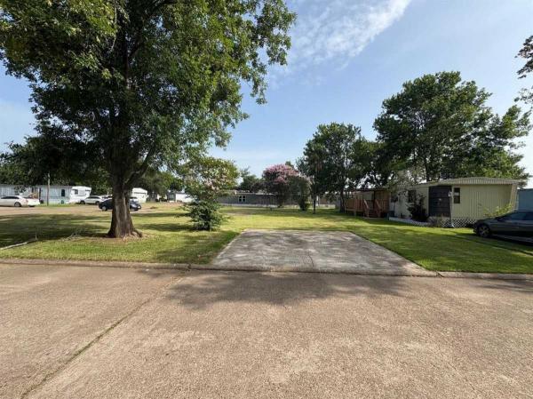 Photo 1 of 1 of home located at 215 Stratton Ridge Rd Vacant Lot #80 Clute, TX 77531