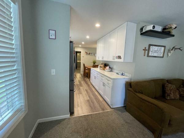 Clayton Homes 7616-8809 Mobile Home