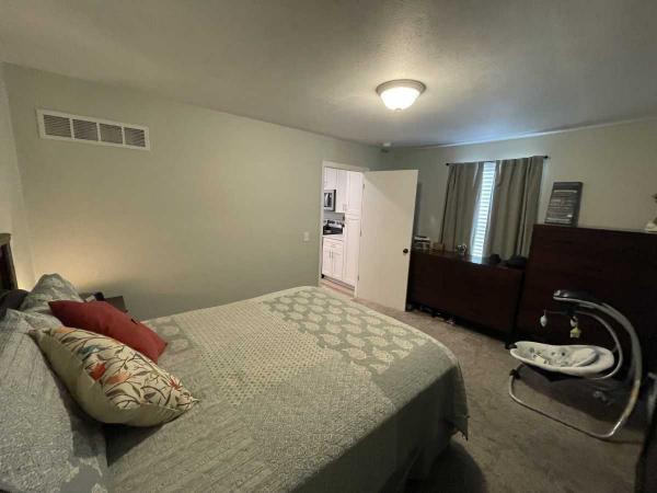 Clayton Homes 7616-8809 Mobile Home
