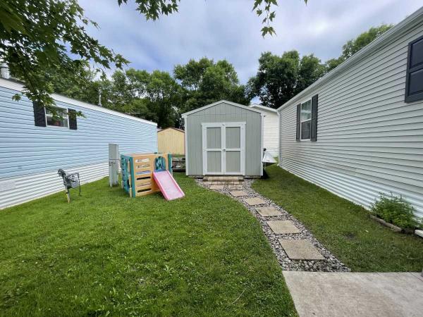 Clayton Homes 7616-8809 Mobile Home