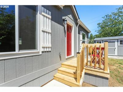 Photo 2 of 17 of home located at 18780 Central Point Rd. #F Oregon City, OR 97045