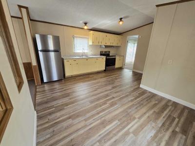 Photo 3 of 14 of home located at 142 Tee Kay Mobile Home Manor O Fallon, MO 63368