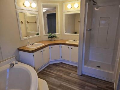 Photo 4 of 14 of home located at 142 Tee Kay Mobile Home Manor O Fallon, MO 63368
