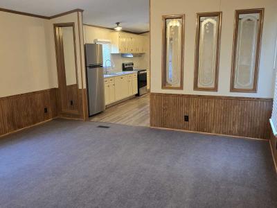 Photo 5 of 14 of home located at 142 Tee Kay Mobile Home Manor O Fallon, MO 63368