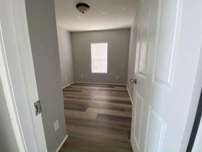 Photo 4 of 8 of home located at 611 S.w. 135th Terrace Davie, FL 33325
