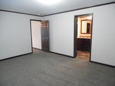Photo 4 of 5 of home located at 4146 Basildon Dr Fort Wayne, IN 46818