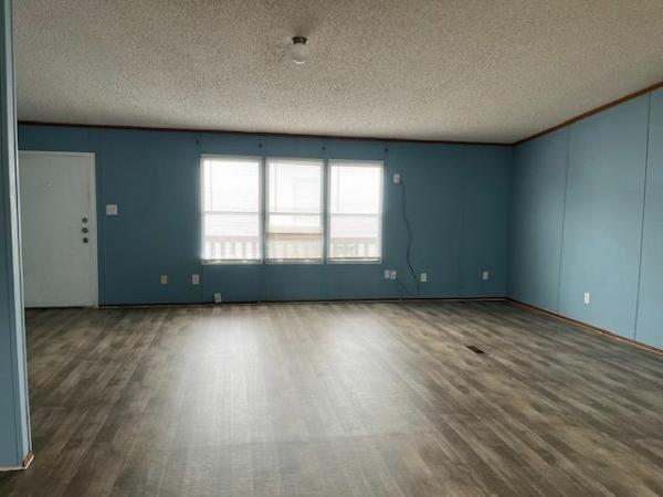 2005 327 Mobile Home