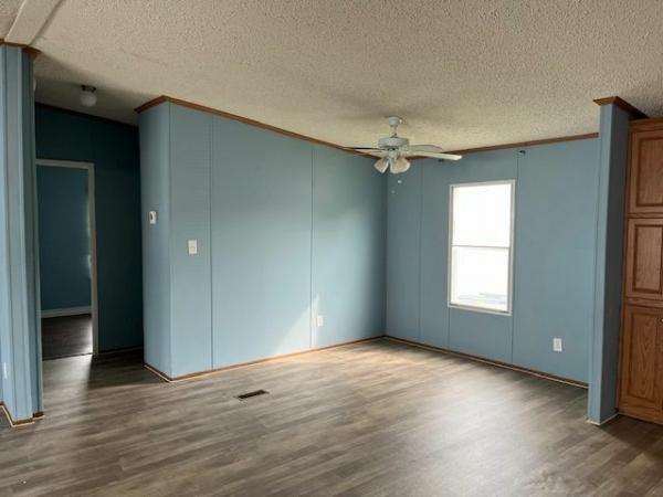 2005 327 Mobile Home