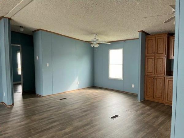 2005 327 Mobile Home