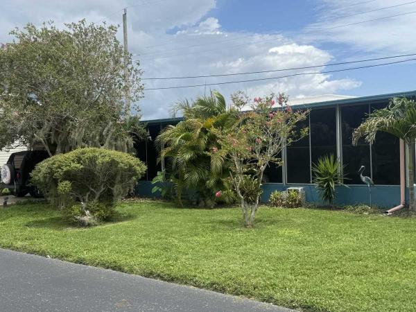 Photo 1 of 2 of home located at 916 52nd Avenue Lane West, Lot L915 Bradenton, FL 34207