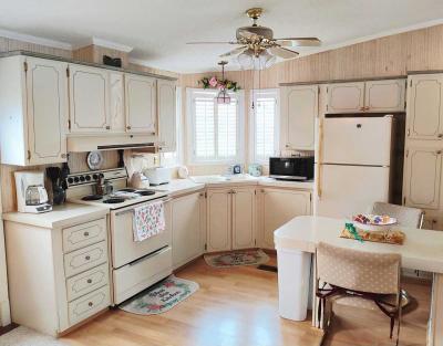 Photo 4 of 18 of home located at 370 53rd Ave N Saint Petersburg, FL 33703