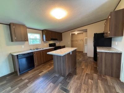 Photo 3 of 16 of home located at 812 Schuessler St Roanoke, AL 36274