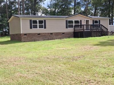 Photo 3 of 13 of home located at 85 Huggins Road Lumberton, NC 28360