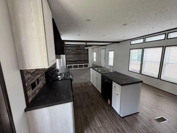 Photo 1 of 2 of home located at R & R Homes Inc. 255 Us Highway 280 Alexander City, AL 35010