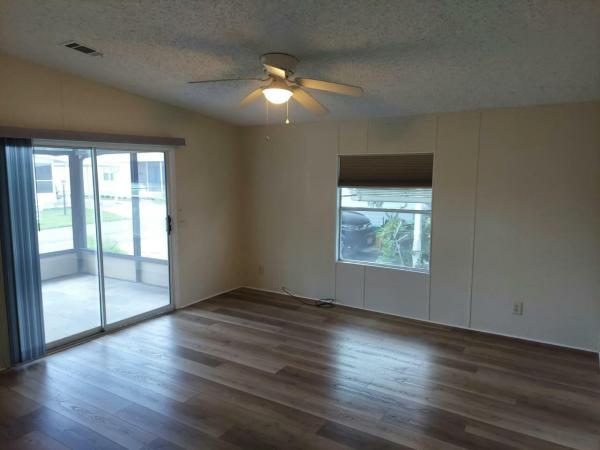 1990 Fleetwood Manufactured Home