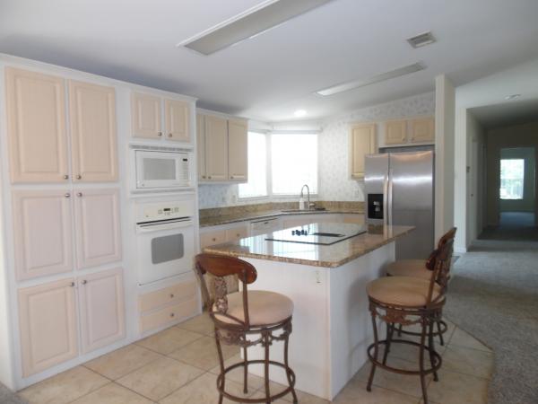 2005 Homes of Merit T17205 Mobile Home