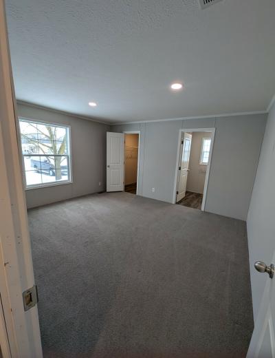 Photo 4 of 8 of home located at 25252 Carmel Woodhaven, MI 48183