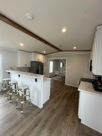 Photo 4 of 24 of home located at 107 Piper Path Pearland, TX 77581
