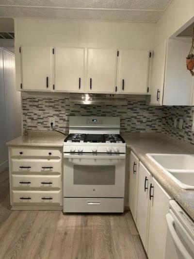 Photo 4 of 25 of home located at 10701 N. 99th Ave. Lot 176 Peoria, AZ 85345