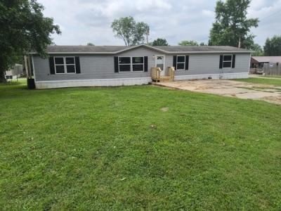 Mobile Home at 531 Cemetery Rd. Grayville, IL 62844